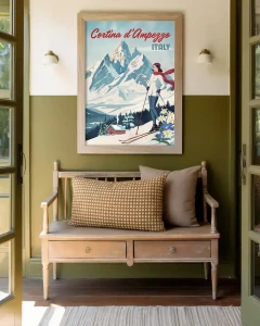 Cortina d’Ampezzo Włochy - aranżacja plakatu nad ławką w korytarzu