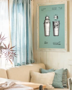 Szejker patent - aranżacja plakatu zawieszonego na ścianie w kremowym wnętrzu