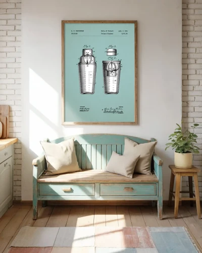 Szejker patent - aranżacja plakatu nad drewnianą ławką