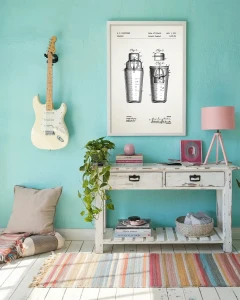 Szejker patent - aranżacja plakatu w pokoju nad szafką