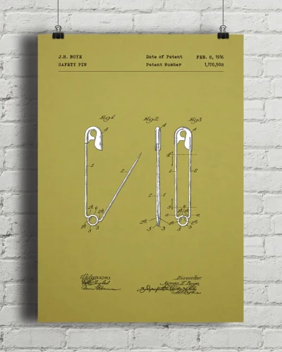 Agrafka patent - aranżacja plakatu na ceglanej ścianie