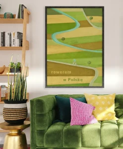 Rowerem w Polskę - aranżacja plakatu nad zieloną kanapą